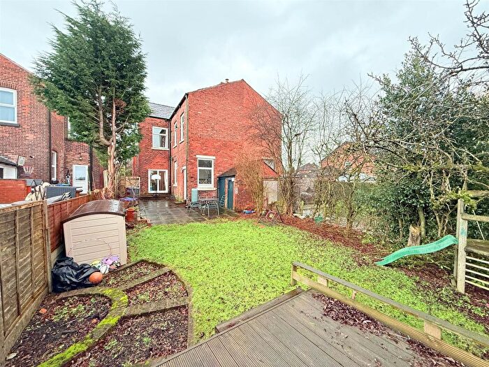 4 Bedroom Semi Detached House For Sale In Cheetham Hill Road, Dukinfield, SK16