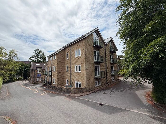 2 Bedroom Flat For Sale In The Green, Bingley, BD16