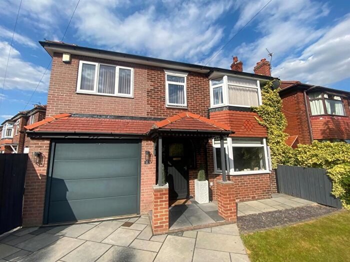4 Bedroom Detached House For Sale In North Close, Royston, Barnsley, S71