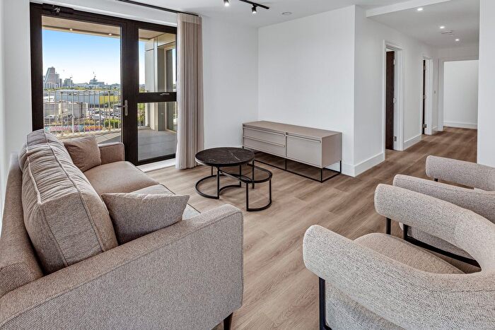 3 Bedroom Flat To Rent In Scrubs Lane, London, NW10