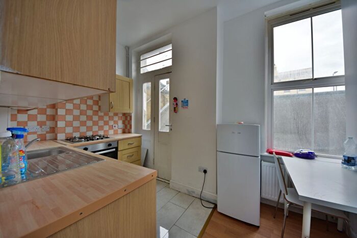 4 Bedroom Flat To Rent In Seven Sister Road, Holloway, N7