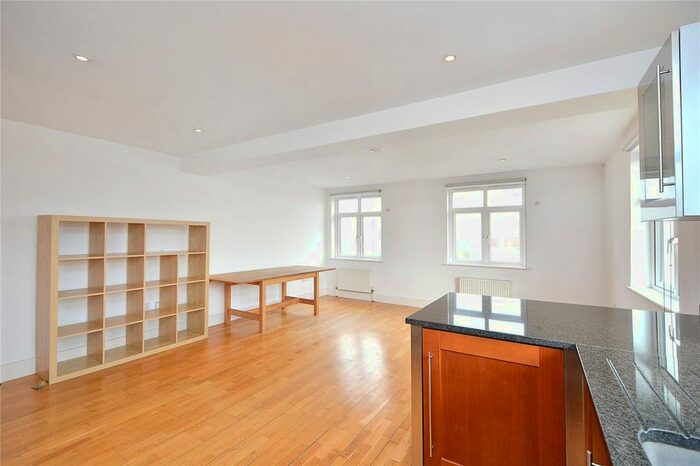 2 Bedroom Flat To Rent In Woodlands Heights, Vanbrugh Hill, SE3