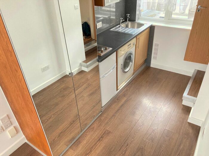 Studio To Rent In Very Near Acton Town Tube Area, Acton Town, W3