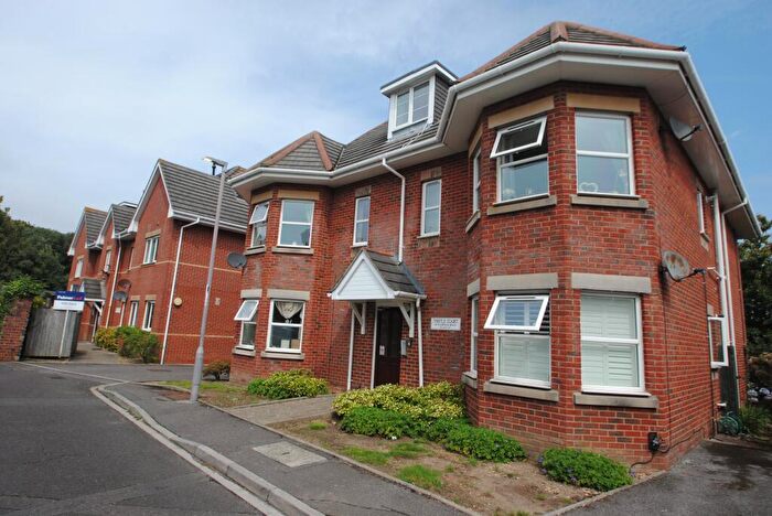 2 Bedroom Flat To Rent In Warwick Road, Pokesdown, Bournemouth, BH7