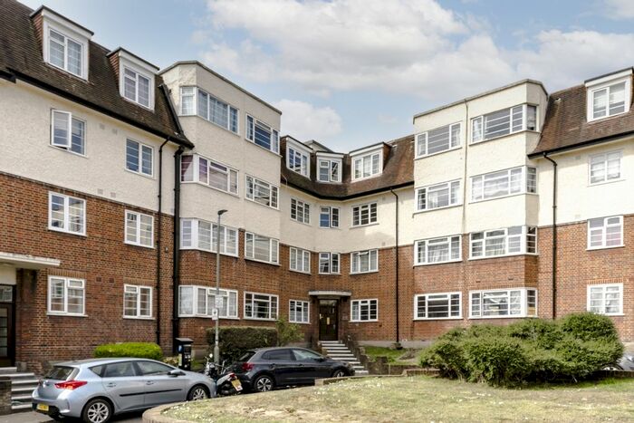 3 Bedroom Flat To Rent In Upper Tooting Road, London, SW17