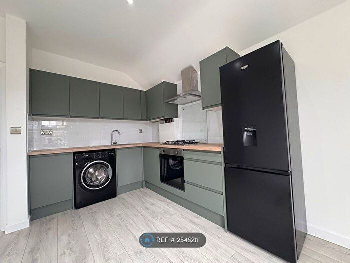3 Bedroom Flat To Rent In Cowley Road, Uxbridge, UB8