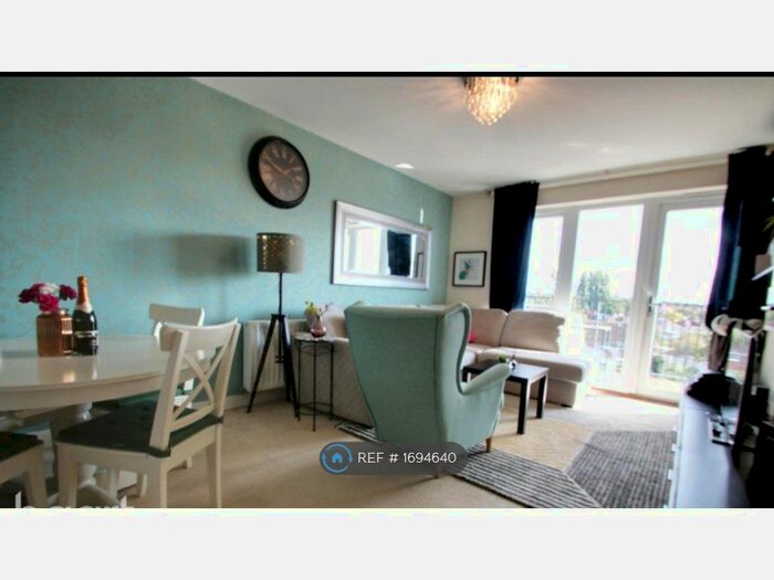 2 Bedroom Flat To Rent In Globe Court, London, NW9