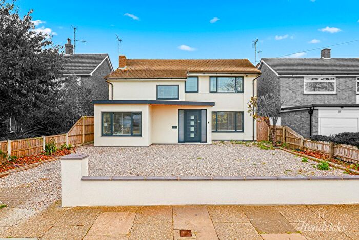 4 Bedroom Detached House For Sale In Maplin Way, Southend-On-Sea, SS1