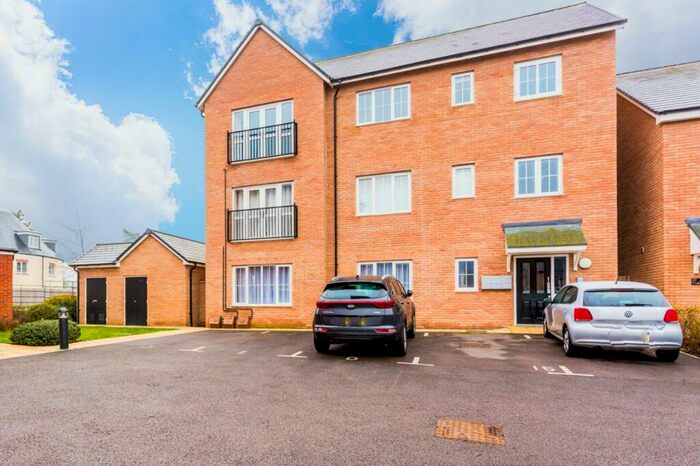 2 Bedroom Apartment To Rent In Tenor Close, Buckingham, MK18