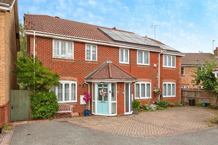 3 Bedroom Semi-Detached House For Sale In Trajan Gate, Stevenage, SG2