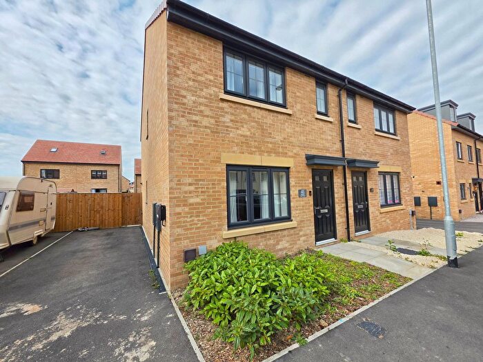 3 Bedroom Semi-detached House For Sale In Bluebell Way, Thurnscoe, S63
