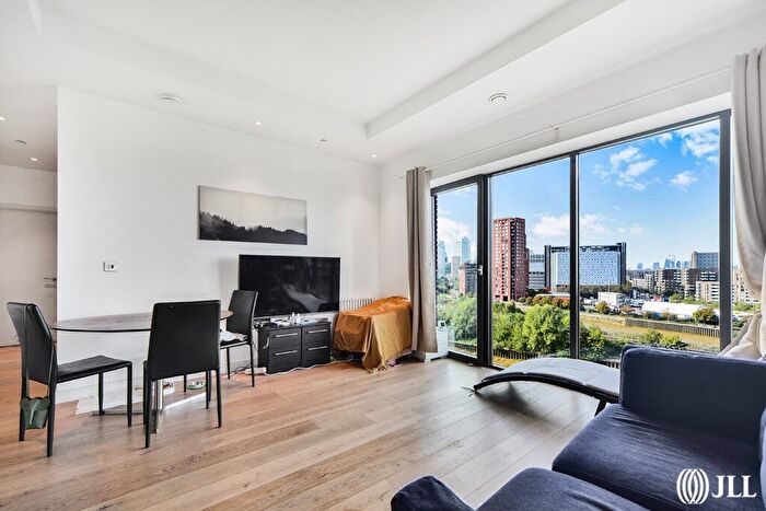 2 Bedroom Flat For Sale In Lyell Street, London, E14