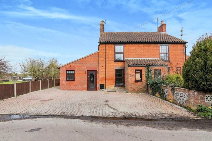 3 Bedroom Semi-Detached House For Sale In Barnaby Green, Wangford, Beccles, NR34