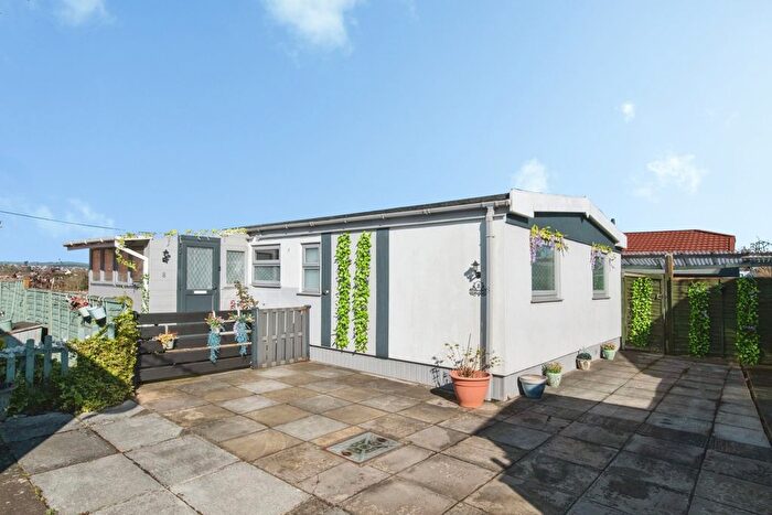 2 Bedroom Property For Sale In Drake Avenue, Exeter, Devon, EX2