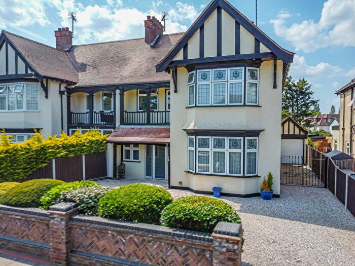 4 Bedroom Semi-Detached House For Sale In Tyrone Road, Thorpe Bay, SS1