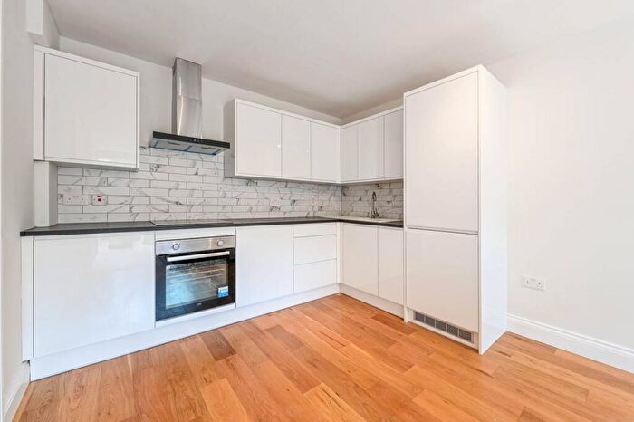 2 Bedroom Flat To Rent In Vaynor House, Holloway, London, N7