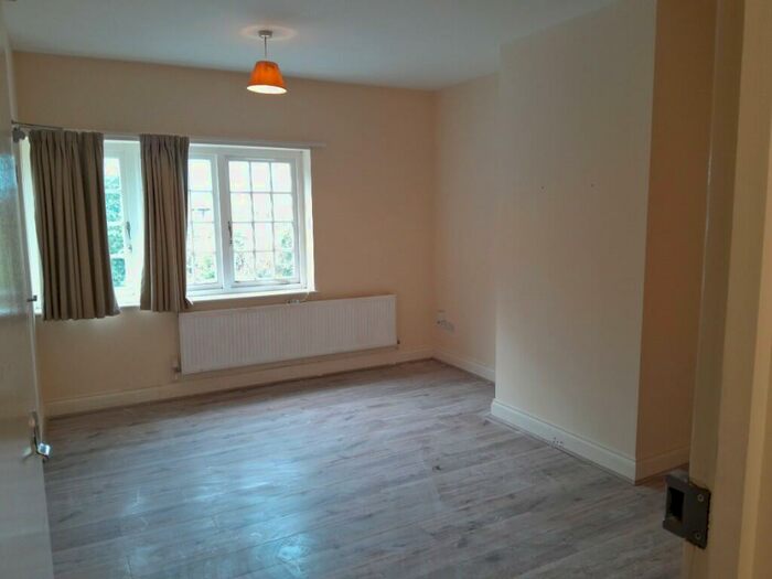 2 Bedroom Flat To Rent In Stag Lane, London, NW9