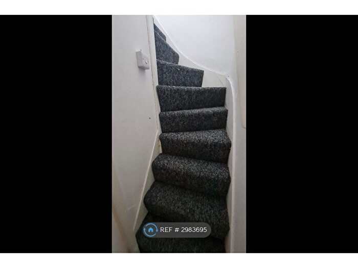 3 Bedroom Terraced House To Rent In Bellhouse Road, Sheffield, S5