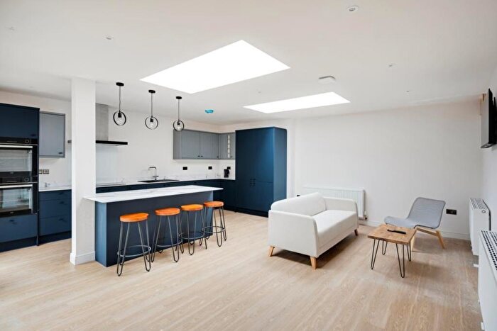 3 Bedroom Flat To Rent In Church Road Lawrence Hill, Bristol, BS5