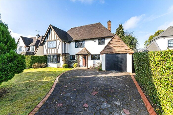 4 Bedroom Detached House For Sale In Chestnut Avenue, Rickmansworth, Hertfordshire, WD3