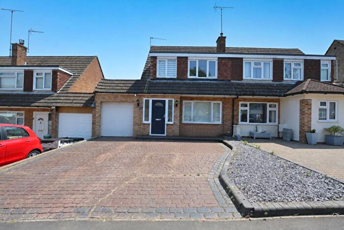 4 Bedroom Property To Rent In Barn Mead, Doddinghurst, Brentwood, CM15