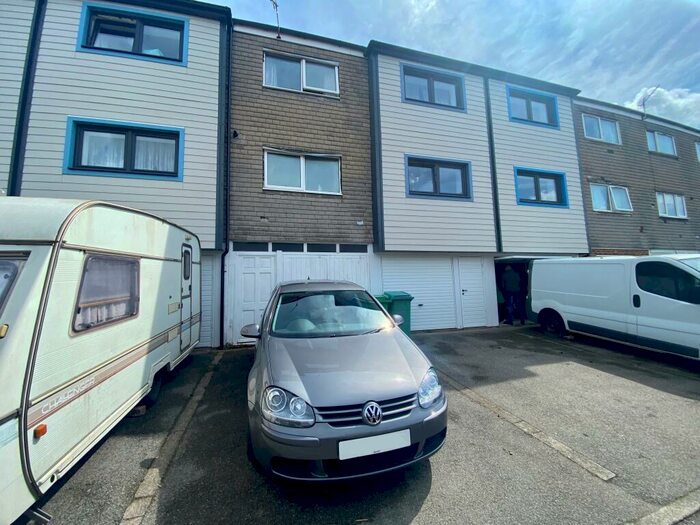 2 Bedroom House To Rent In Cleveland Close, NG7