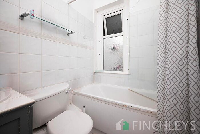 2 Bedroom Flat To Rent In Elm Park Road, London, N3