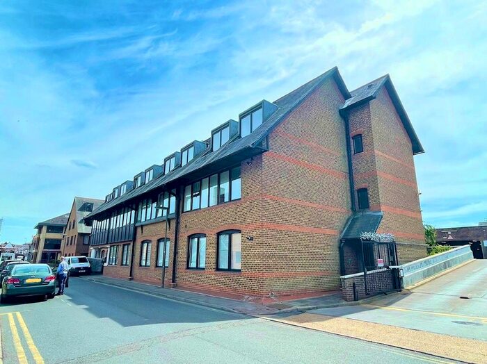 1 Bedroom Flat To Rent In Albert Road, Horley, Surrey, RH6