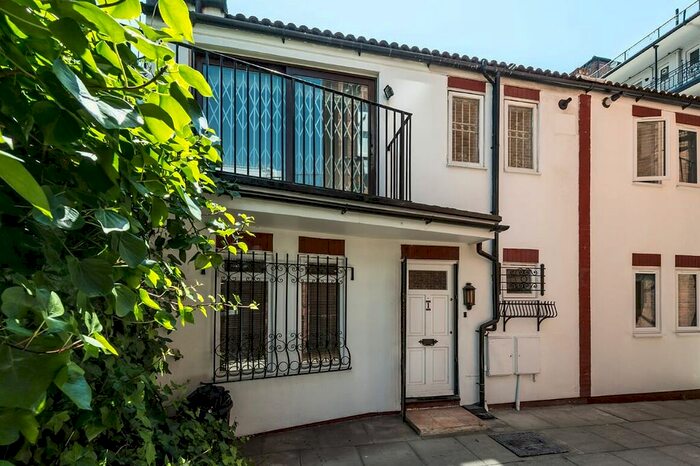 2 Bedroom Mews To Rent In Romney Mews, London, W1U
