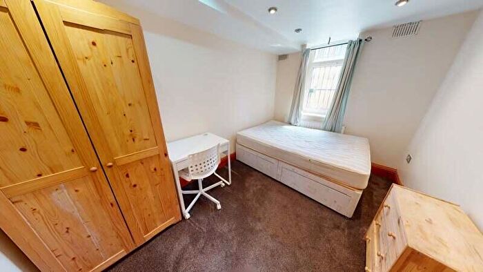 2 Bedroom Apartment To Rent In Ebor Mount, Hyde Park, Leeds, LS6