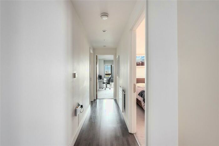 2 Bedroom Flat To Rent In Barking Road, Canning Town, London, E16