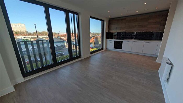 2 Bedroom Flat To Rent In Glasswater Locks, Belmont Row, Birmingham, B4