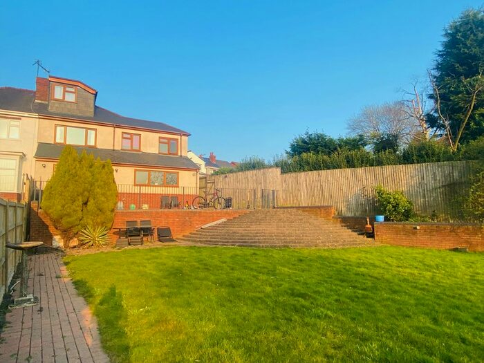 4 Bedroom Semi-Detached House To Rent In Greenhill Road, Halesowen, B62