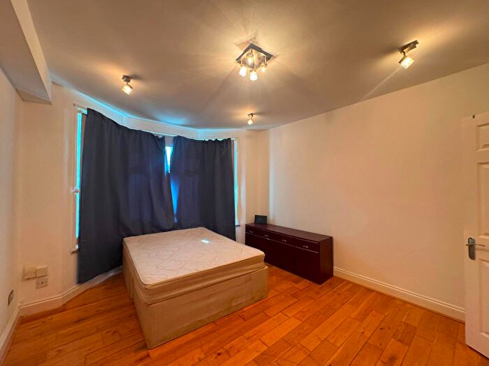 2 Bedroom Flat To Rent In Flat A, Heath Road, Harrow, HA1