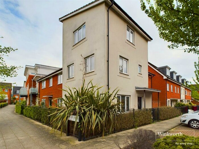 4 Bedroom Town House To Rent In Fair Isle Way, Reading, Berkshire, RG2
