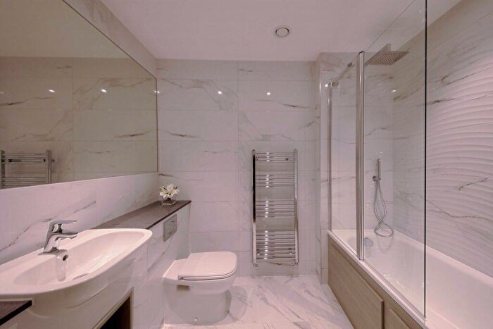 1 Bedroom Apartment To Rent In Petersfield Avenue, Slough, Berkshire, SL2
