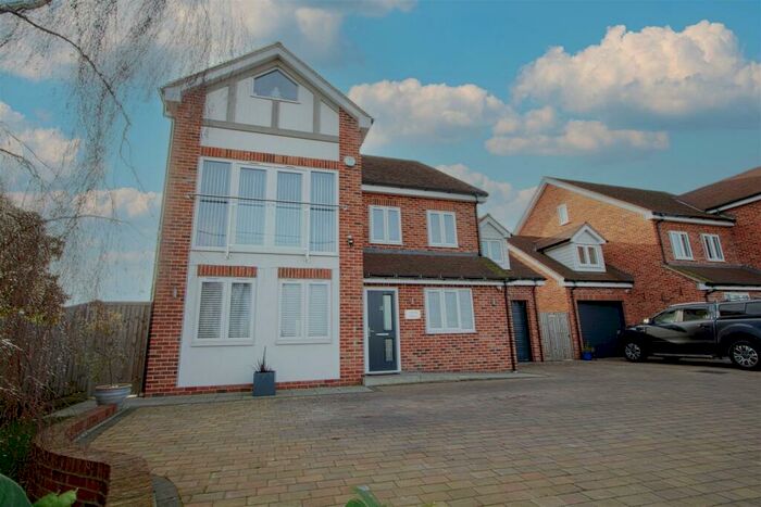 5 Bedroom Detached House To Rent In Outskirts Of Billericay, SS15
