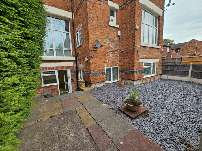 1 Bedroom Flat To Rent In Lawn Road, Stafford, ST17