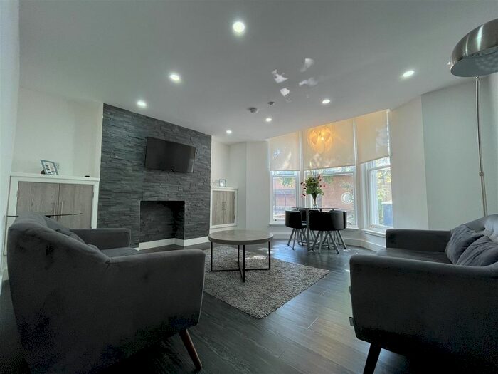 2 Bedroom Flat To Rent In The Walk, Cardiff, CF24