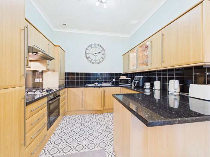 2 Bedroom Flat For Sale In Hyndford Road, Lanark, ML11 - Photo 3