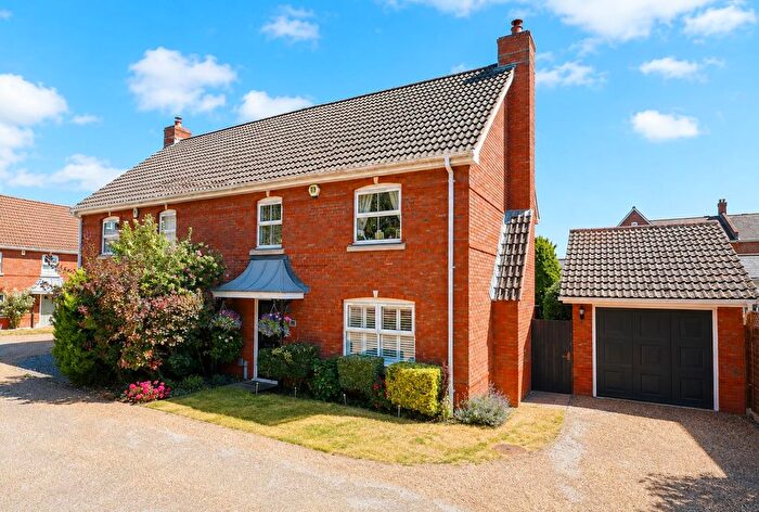 3 Bedroom Semi Detached House For Sale In Tadley Close, Fleet, GU51