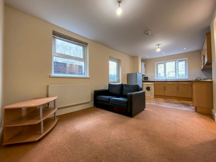 2 Bedroom Flat To Rent In Keppoch Street, Roath, CF24