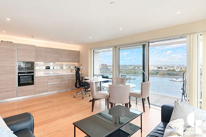 3 Bedroom Flat To Rent In Duke Of Wellington Avenue, London, SE18