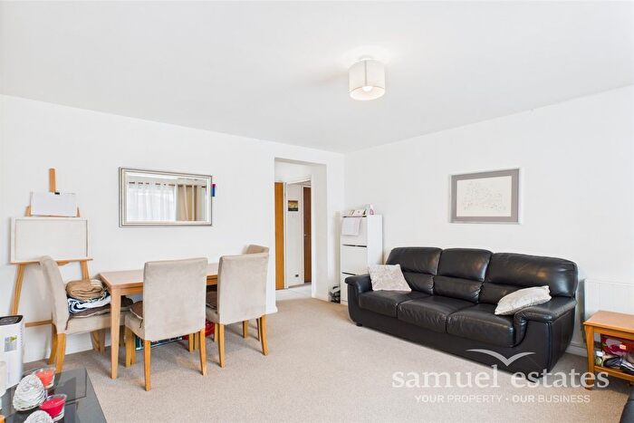 1 Bedroom Flat To Rent In Warrington Court, Hartfield Road, Wimbledon, SW19