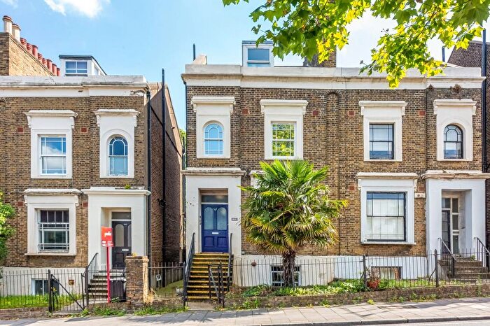 2 Bedroom Apartment For Sale In Knights Hill, West Norwood, London, SE27