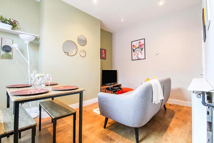 3 Bedroom Terraced House To Rent In Kelsall Road, Hyde Park, Leeds, LS6
