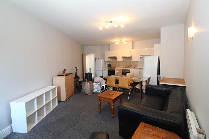 6 Bedroom Flat To Rent In Darran Street, Cathays, Cardiff, CF24