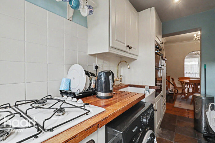 2 Bedroom End Of Terrace House For Sale In Reed Street, Rochester, ME3