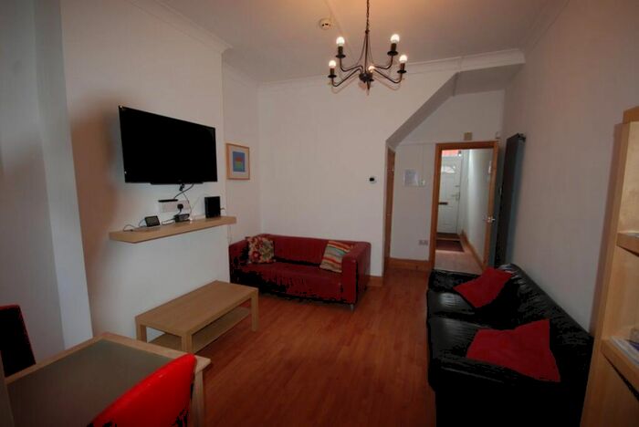 5 Bedroom House To Rent In Dale Road, B29