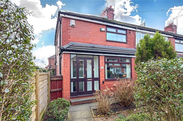 2 Bedroom Semi Detached House For Sale In Selkirk Road, Chadderton, Oldham, Greater Manchester, OL9